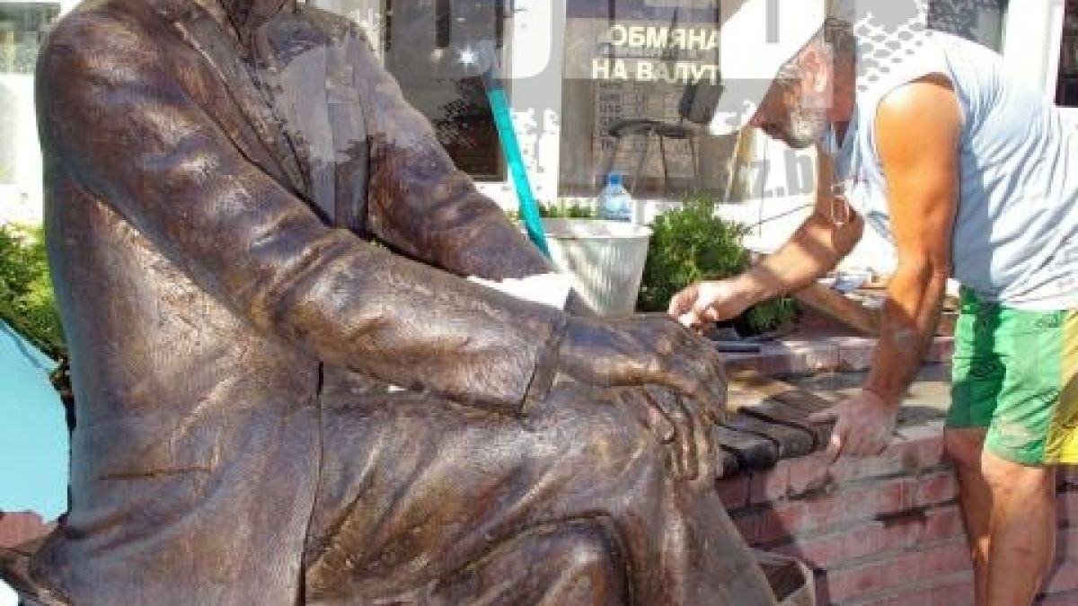Почитат паметта на големия художник Лицо