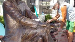 Почитат паметта на големия художник Лицо