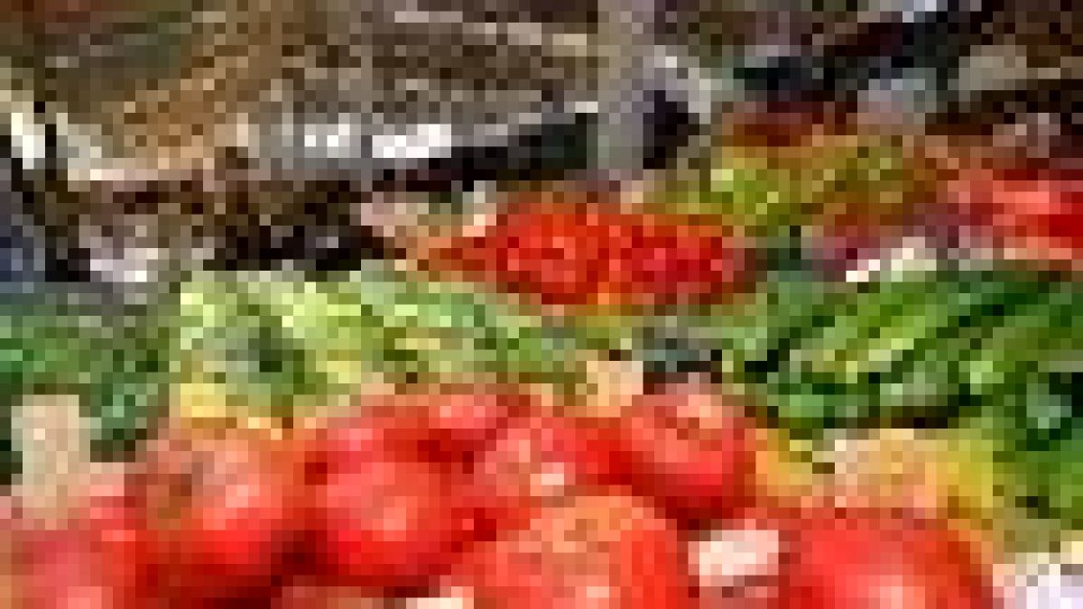 Чушки и картофи поевтиняват, доматите поскъпват 