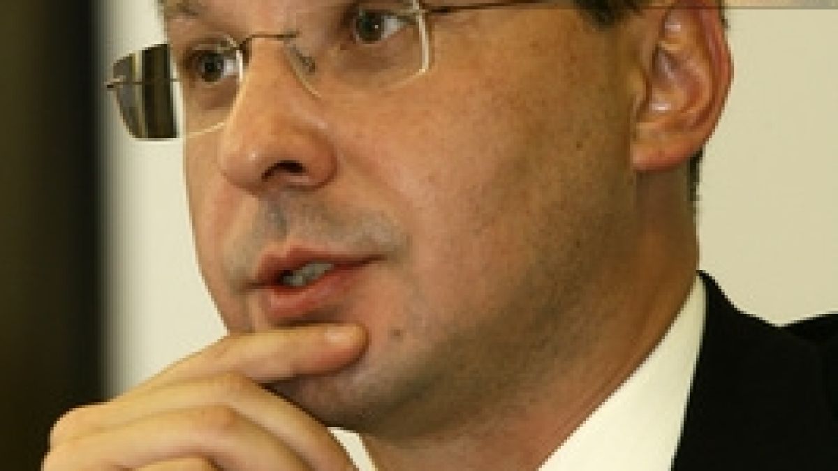 Станишев: Няма страшно, банките са стабилни