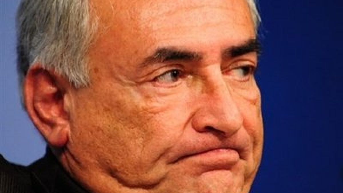 Разследват шефа на МВФ заради афера с омъжена жена 