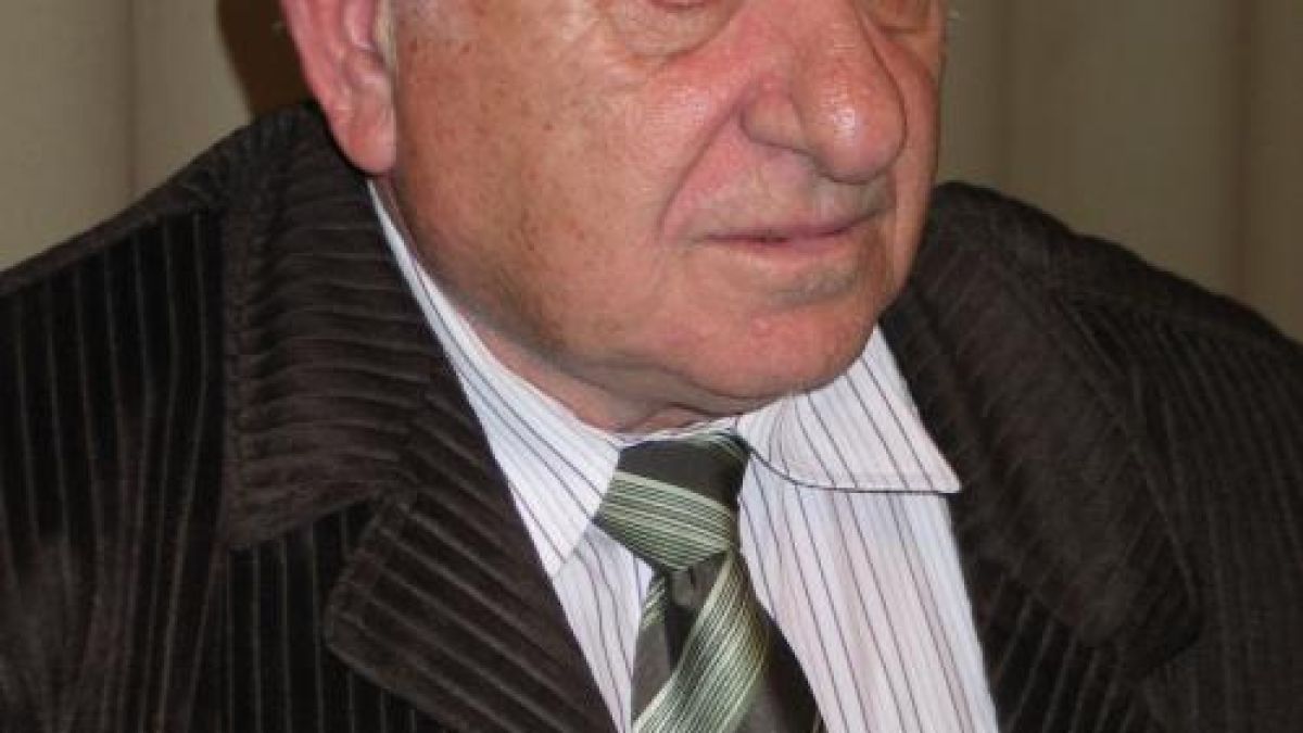 Георги Мишев със скована дясна ръка