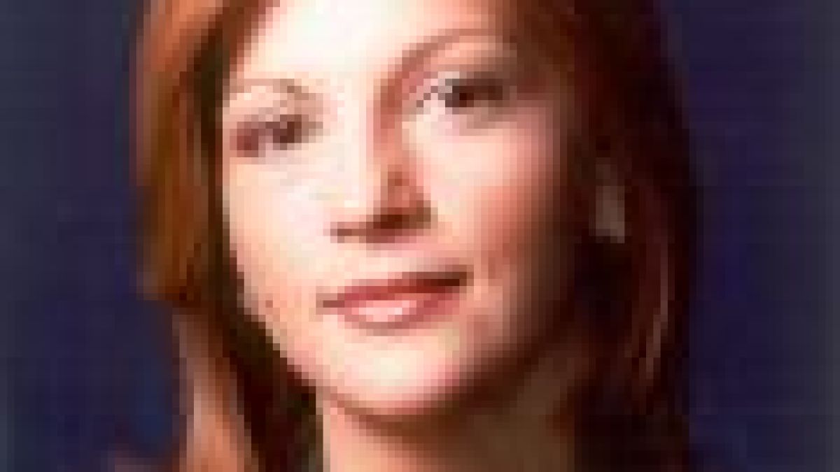Миа Сантова разтуря къща с две деца