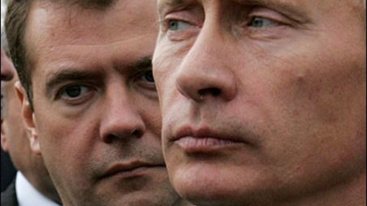 Медведев подготвя нещата за завръщането на Путин