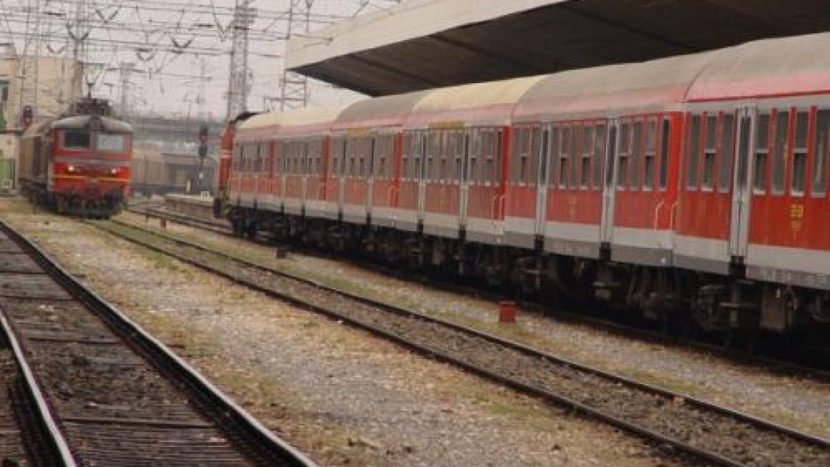 Падна легло в спален вагон, едва не уби човек 
