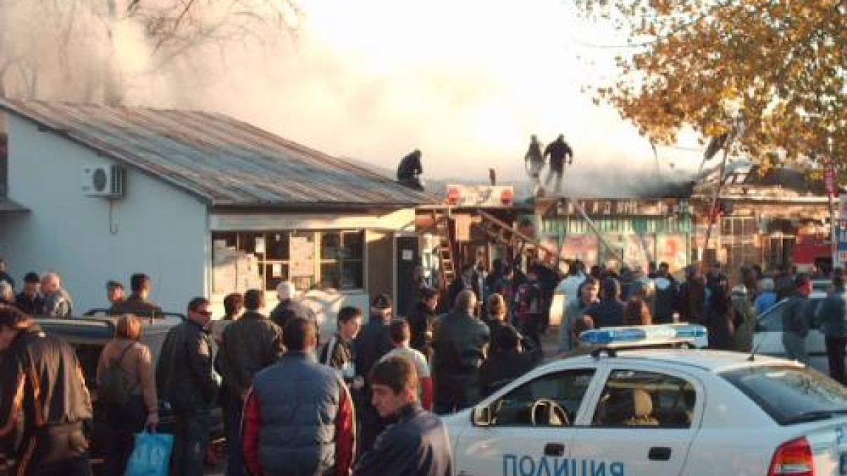 Горя склад за пластмаси в Бургас