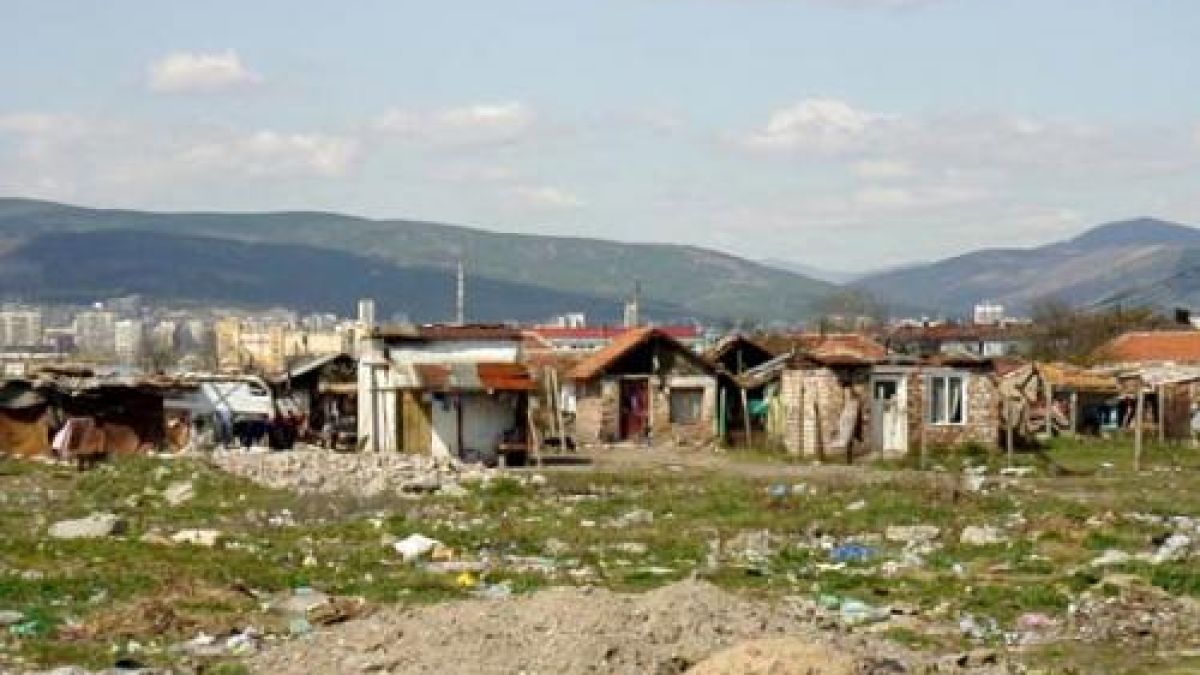 Събарят незаконни обори край Луда Яна