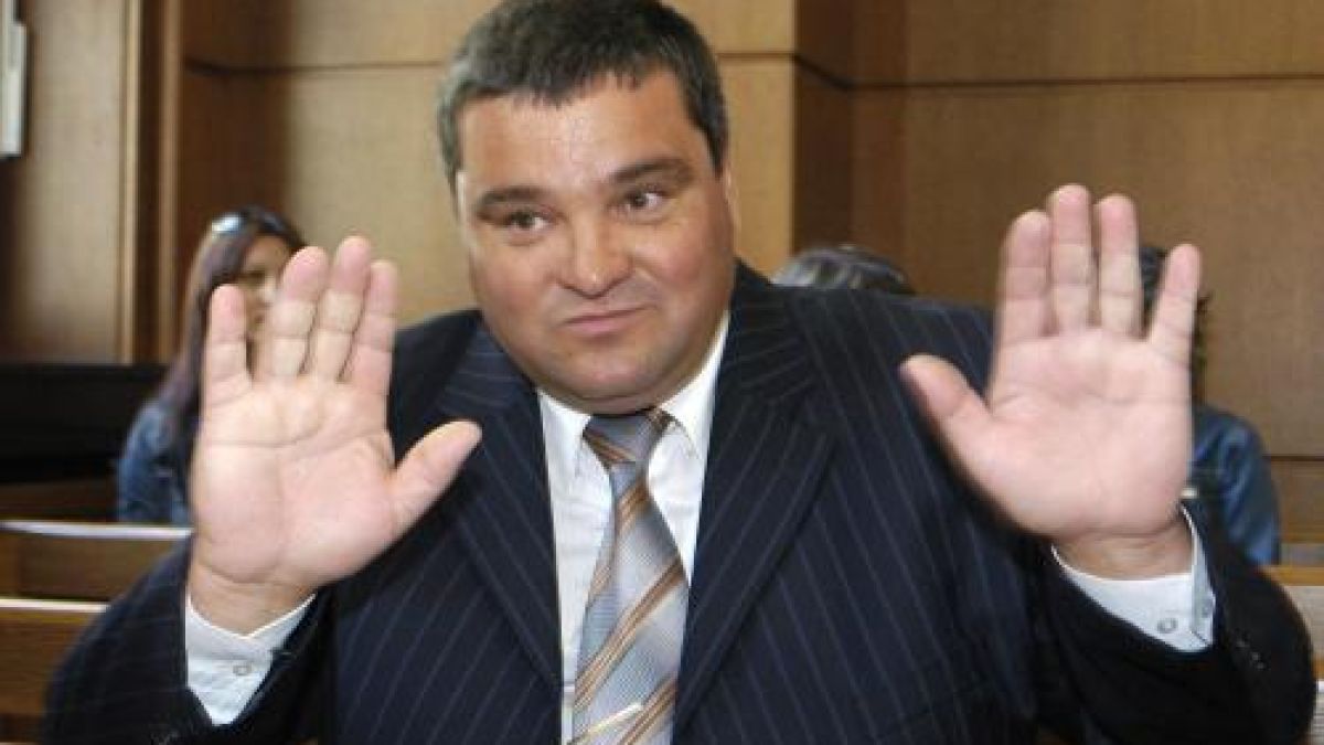 Проверяват данъците на бащата на Фидел Беев