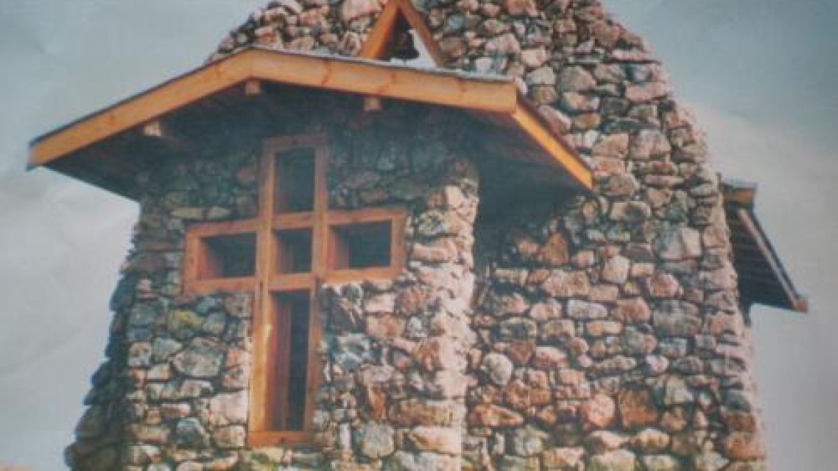 Двуметрова мечка среща туристи до хижа Васильов