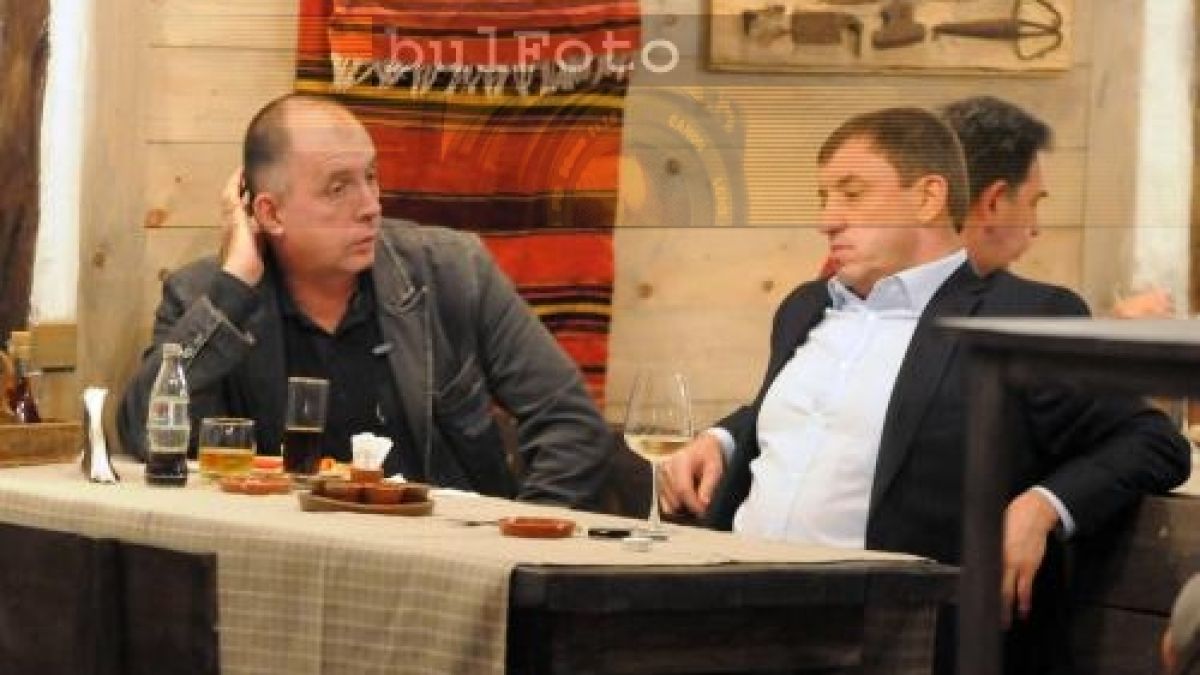 Алексей Петров и Коритаров засечени на маса
