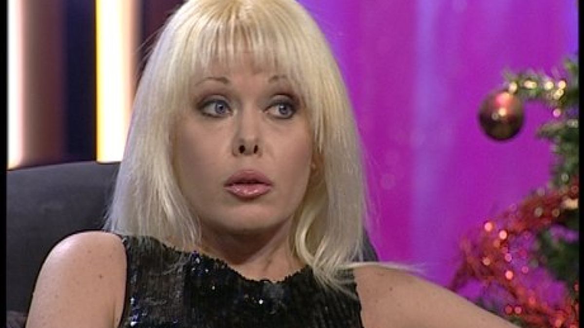 Албена Вулева не си била уголемила гърдите