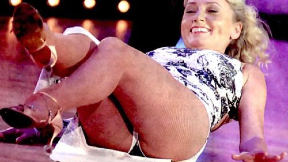 Станишев в Dancing Stars заради Елена 

