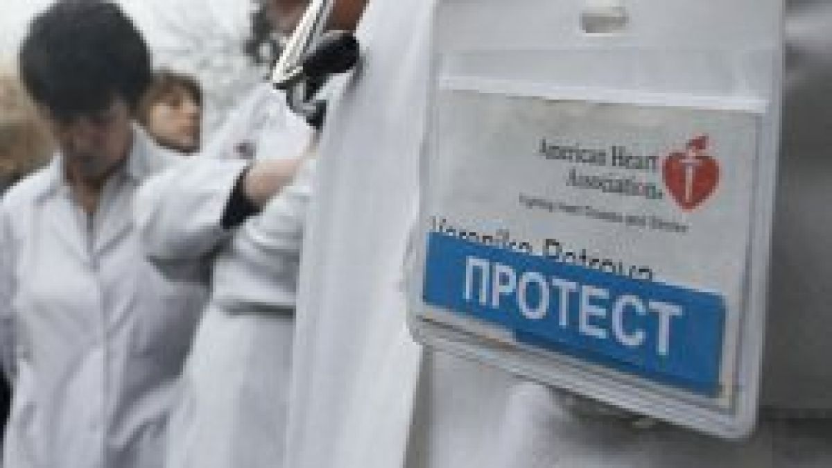 Кехайов прати бодигардове срещу лекари