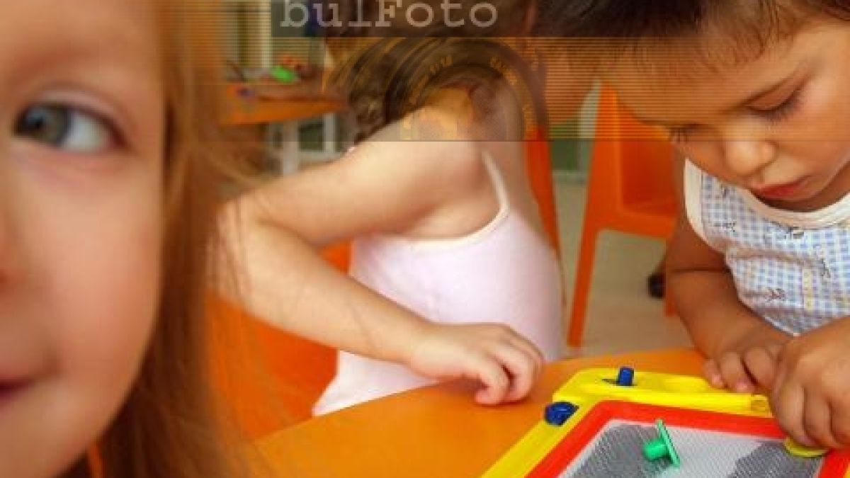 Учителка въведе задължителни усмивки в час