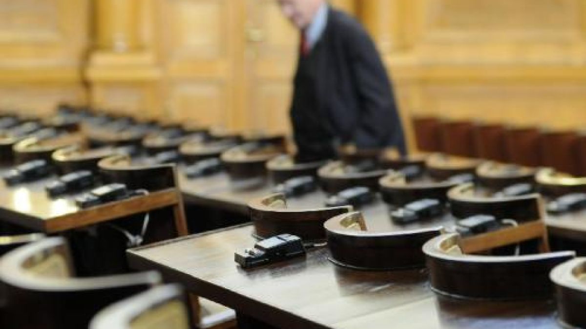 Репликата за ин виво-то била на Емил Константинов, била шега