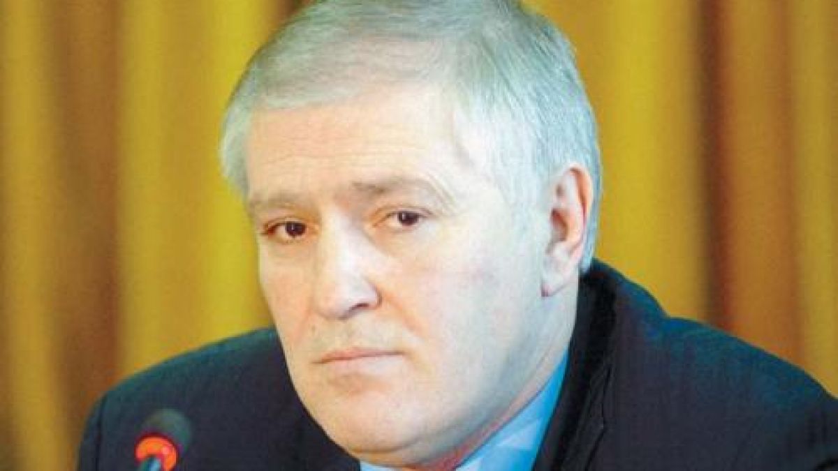 Петров: Депутатка ръководи МВР, министърът ходи с листчета в джоба