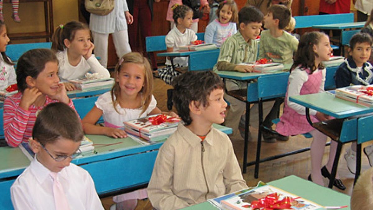 Директор шамари петокласник 