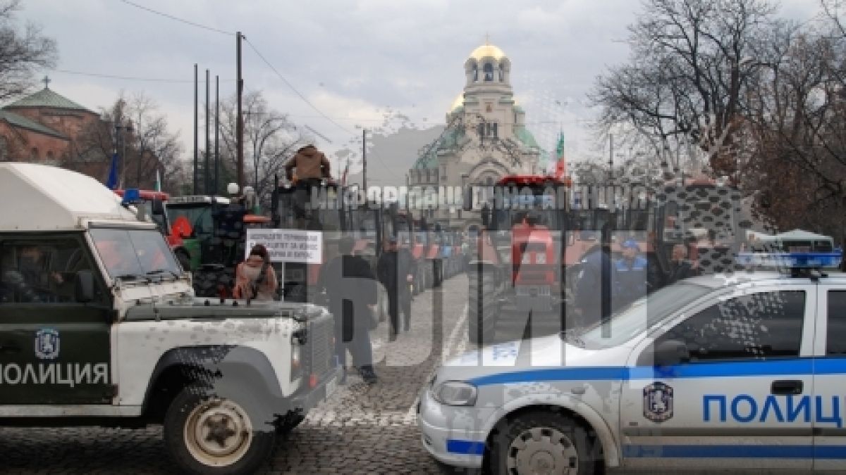 Полицията ще охранява земеделската техника до сутринта