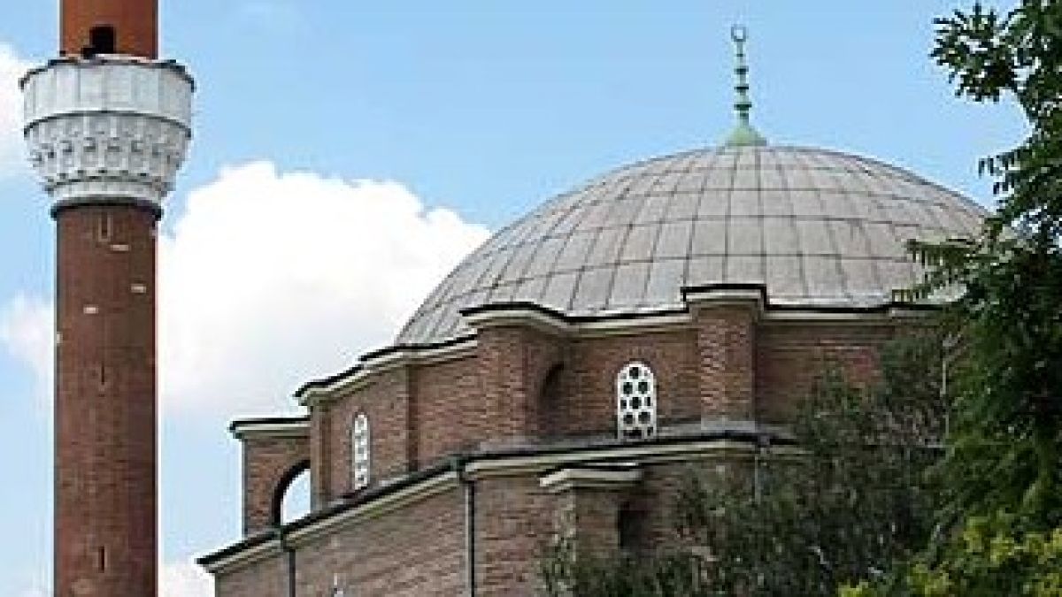 Джамията в Бургас взе оставка
