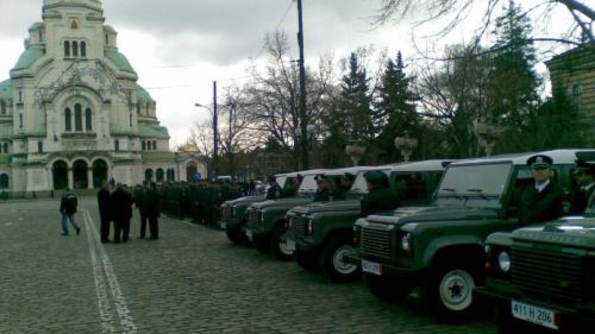  Миков: За да не се виждат разпрани подметки, трябва да изберем качествени фирми