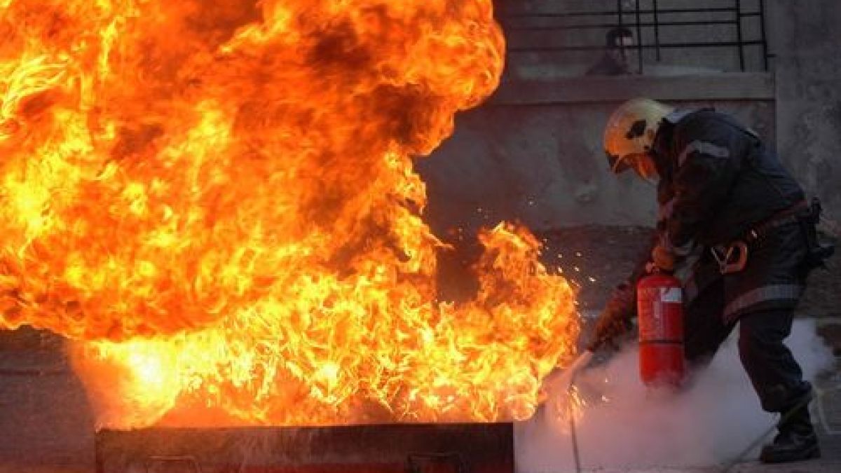 Пожар в жилищен блок в Търговище 