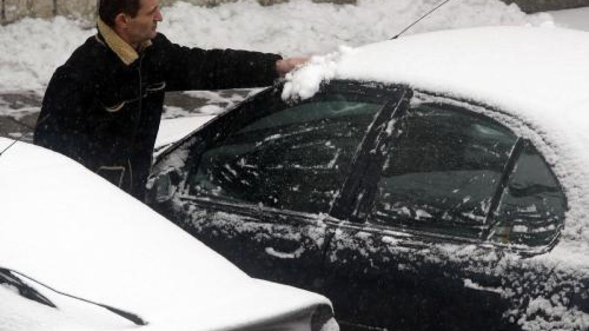 Пътищата са заснежени и опасни