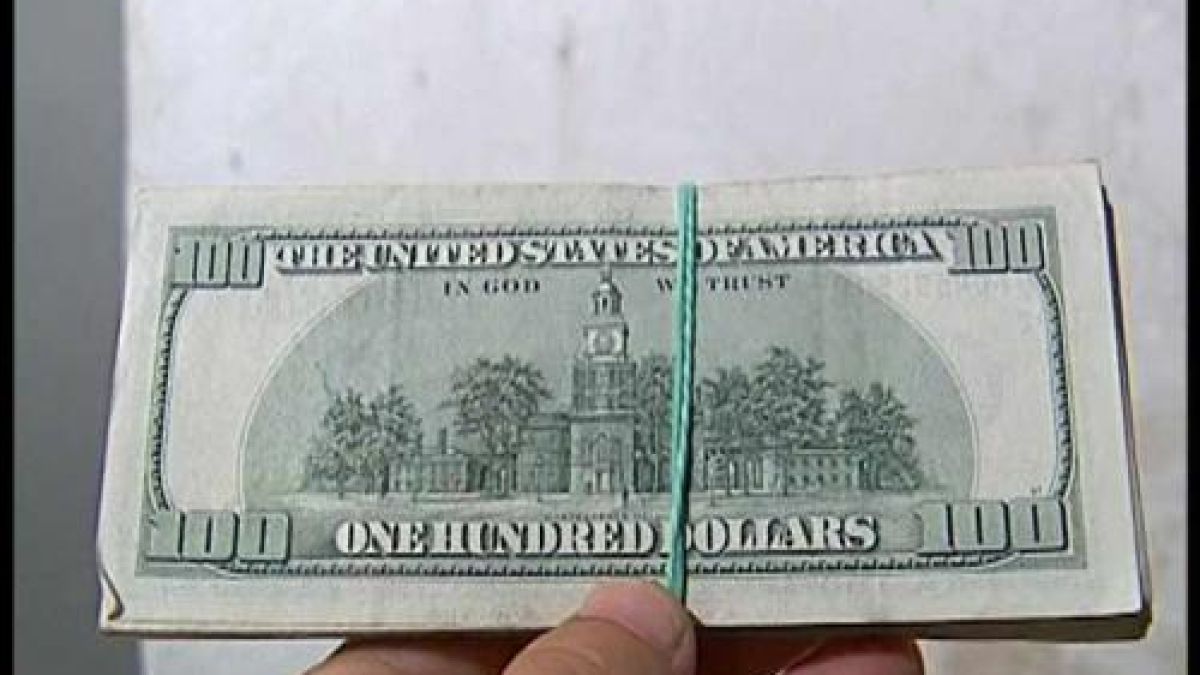 Пенсионерка брои 1000 лв и 600$ на бакшиш
