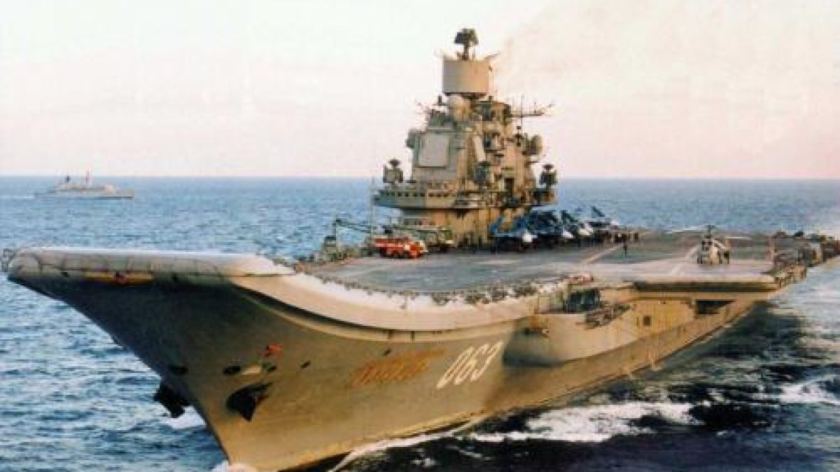 Пожар на тежкия самолетоносач “Адмирал Кузнецов” 