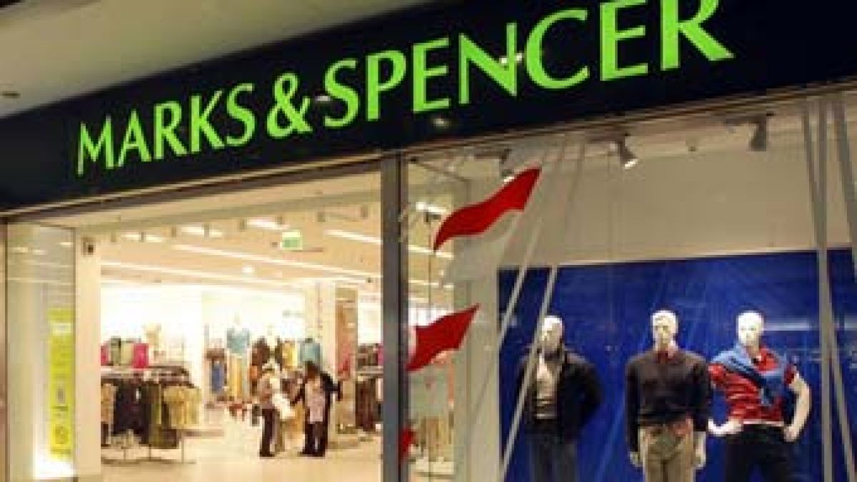 Затварят магазини на Marks & Spencer заради кризата