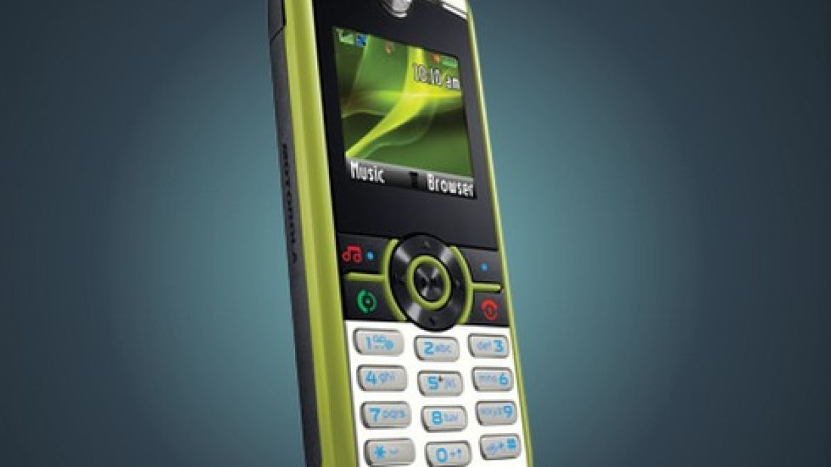 Motorola прави телефони от бутилки за вода