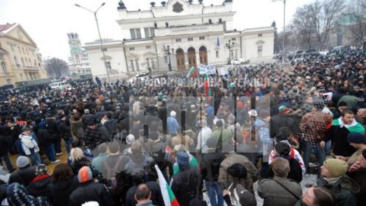 Протестиращи набедиха случаен гражданин за ченге