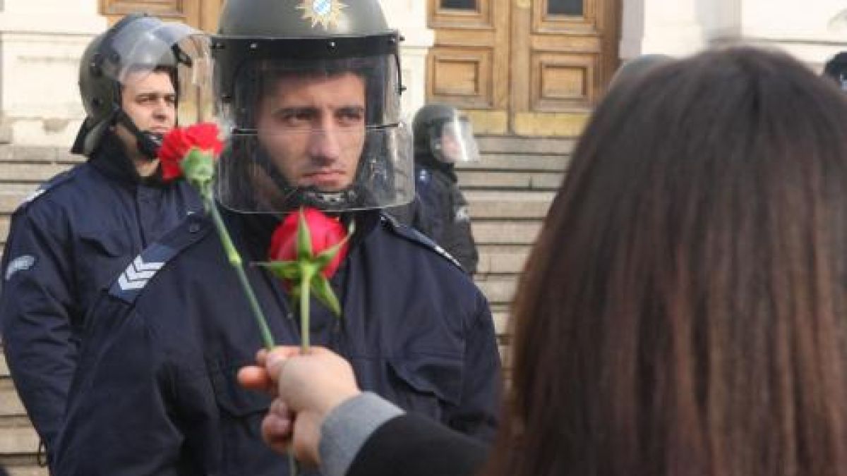 Студенти и полицаи не таят вражда помежду си 