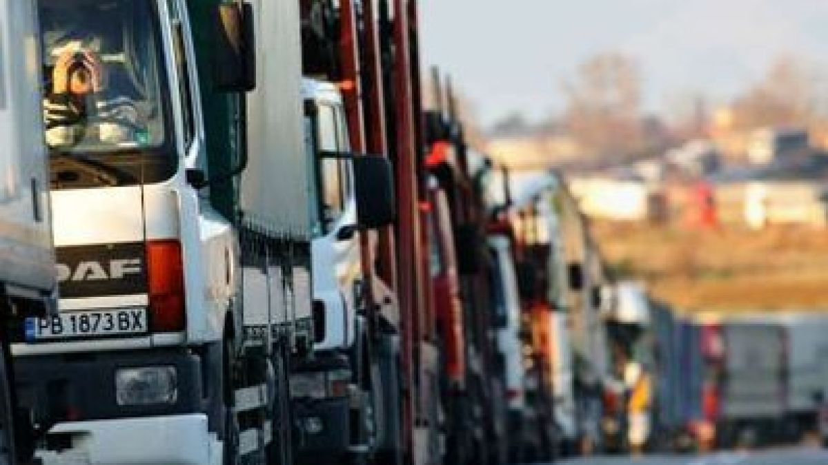 Ежедневно пропускат автомобили на Кулата 