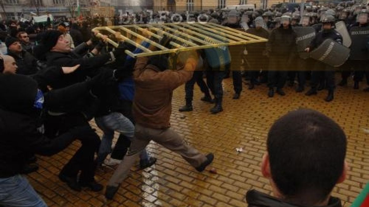 Социолози се сдърпаха за протестите