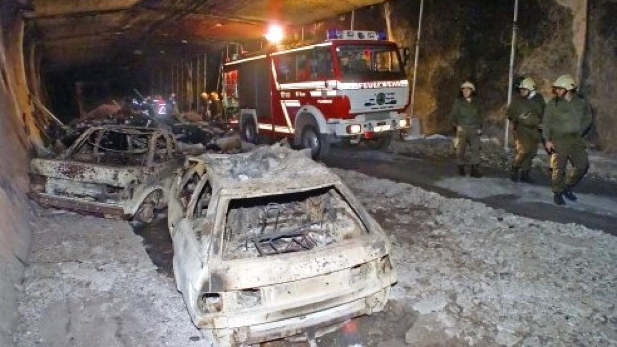 9 души ранени след верижна катастрофа