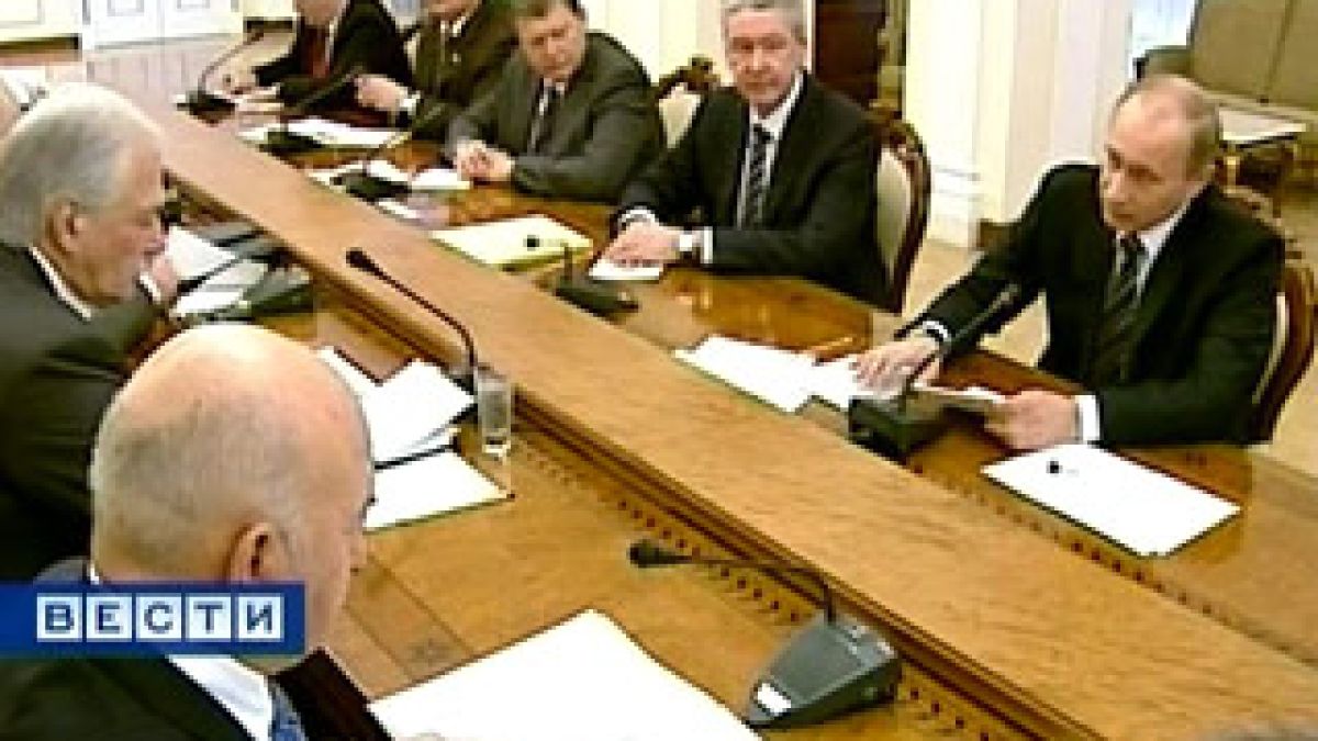 Путин: Световната криза още не е достигнала пика си