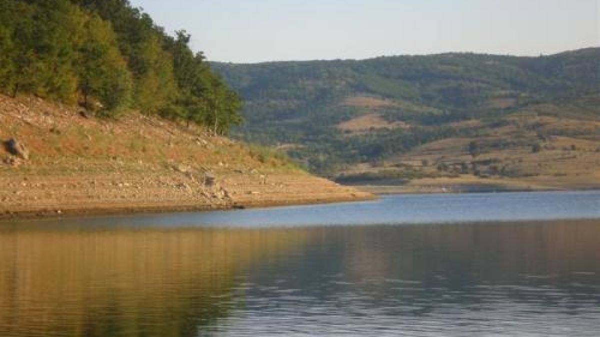 Продължава наблюдението на язовира край село Блатница 