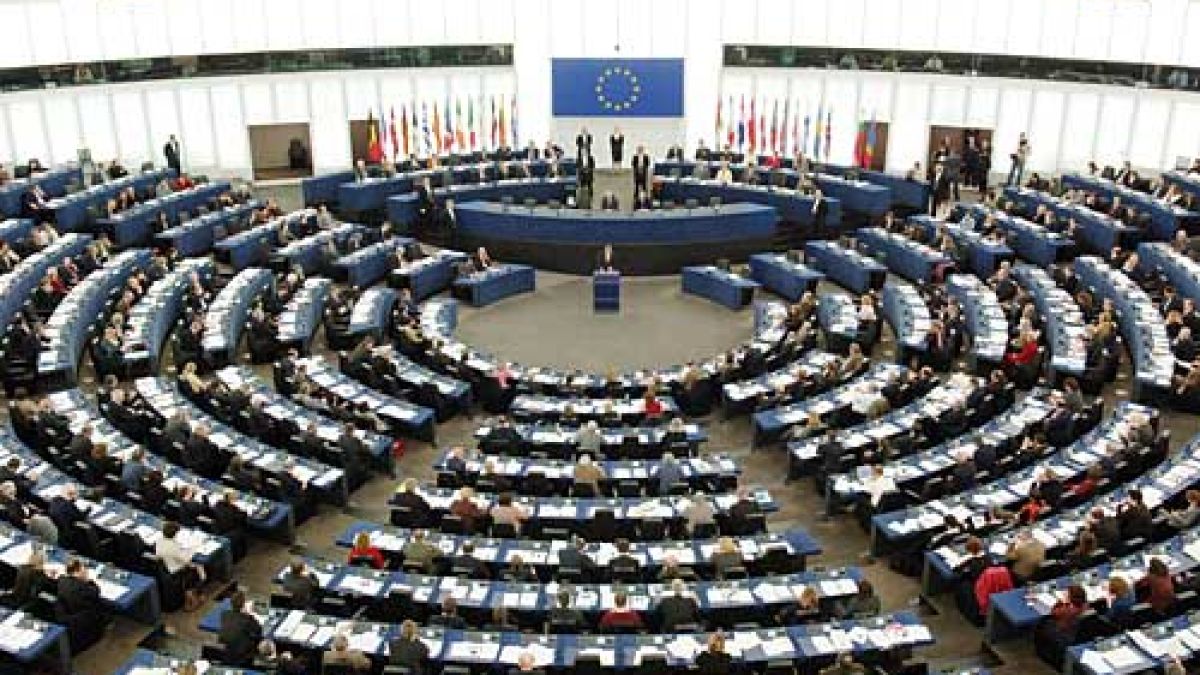 Правят фитнес в Европарламента, въпреки кризата