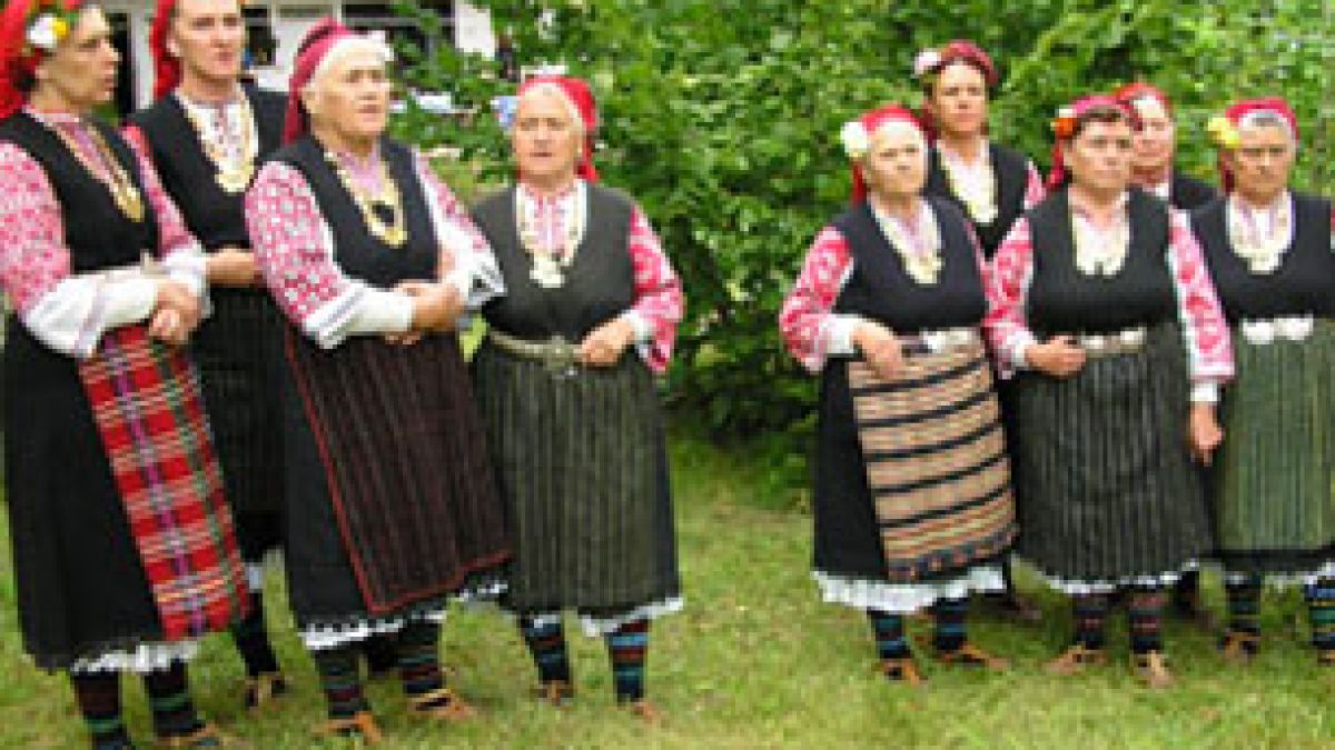 Станишев при "Бистришките баби" за 8 март 