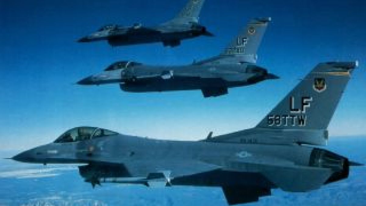 България поръчва използвани американски изтребители F-16