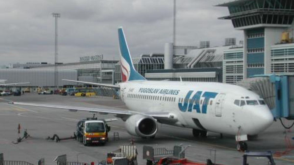 Сръбската авиокомпания JAT купува македонската MAT