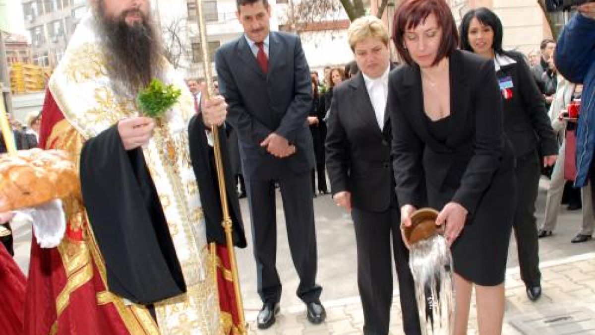 Тачева откри новата сграда на съда в Хасково