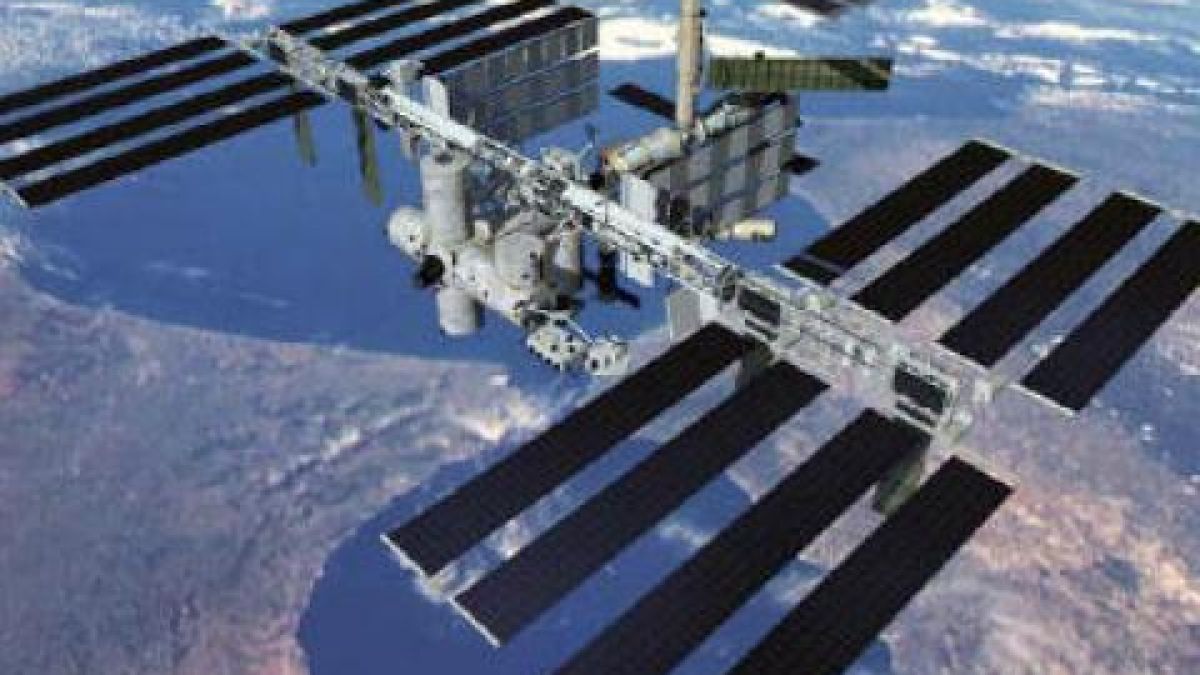 МКС бяга от космически боклук