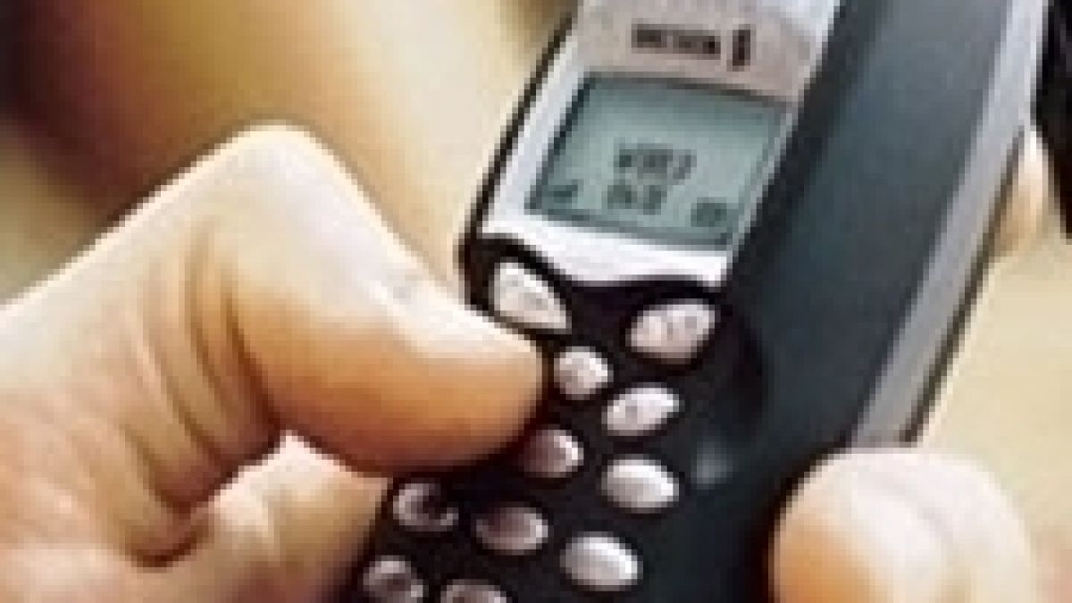 Все повече италианци се шпионират взаимно чрез есемеси