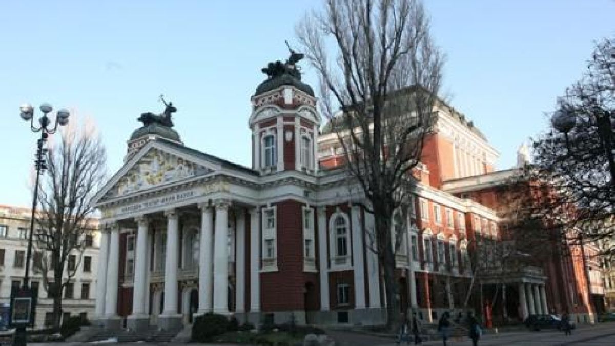 Инцидент в Народния, двама артисти в "Пирогов" 