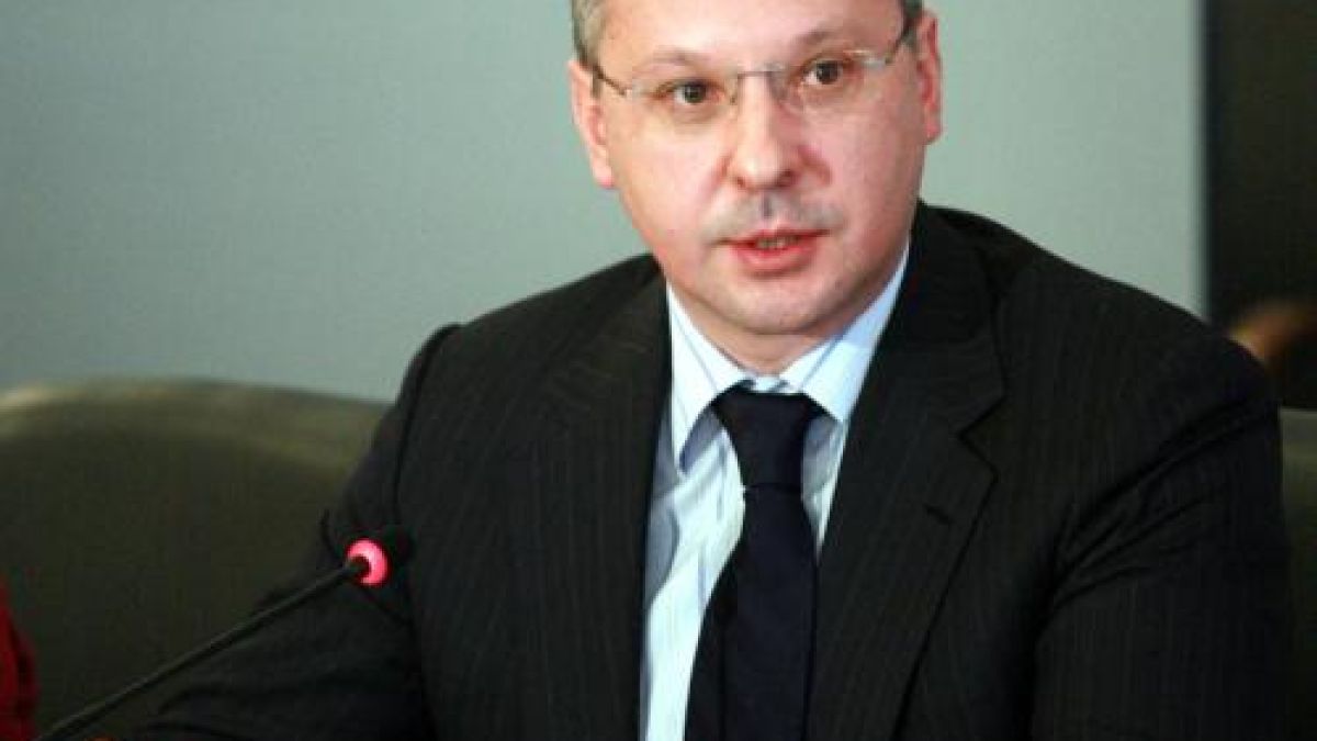 Станишев раздава милиони 