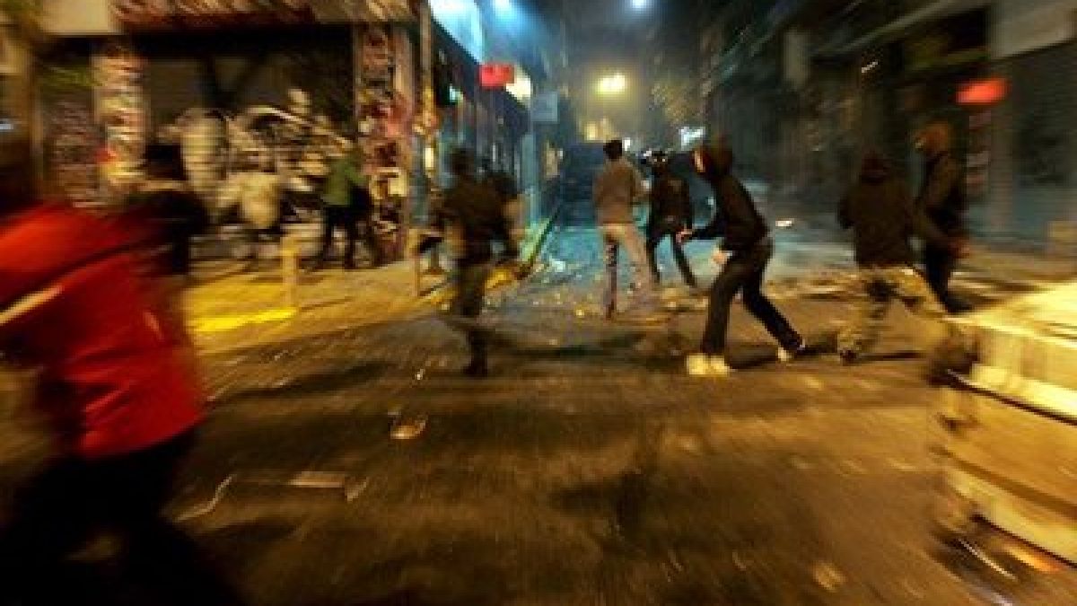 Погроми на гръцки анархисти в Солун