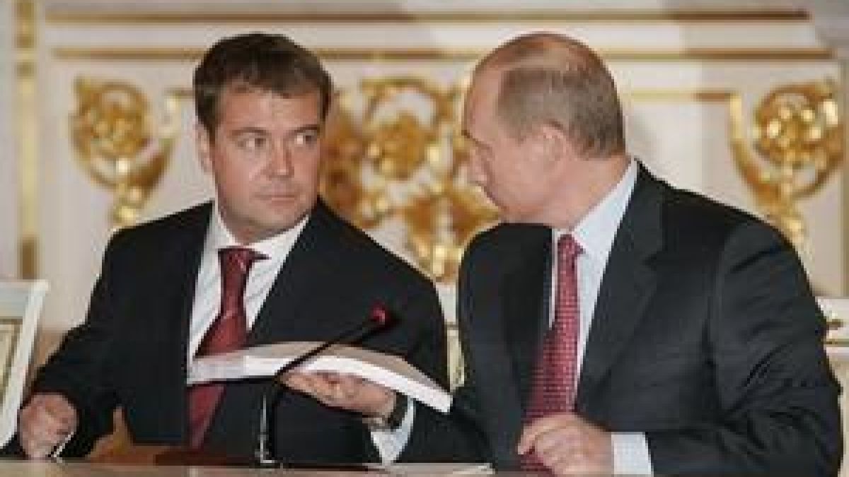 Медведев: Аз взимам основните решения в държавата 