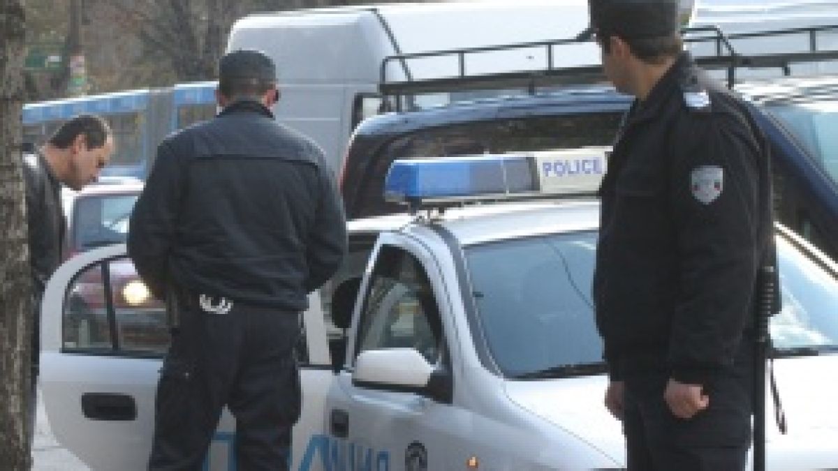 Почерпен баща посегна на сина си със секира 