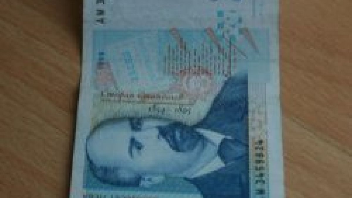 Тарикат си купува чорапи с фалшиви банкноти